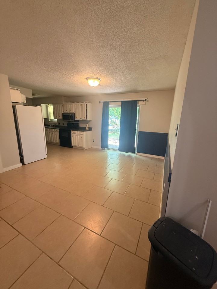 3201 Iola Ave - Photo 3 of 18