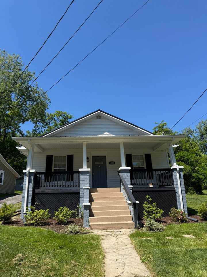 1107 Miller St - Photo 2 of 16