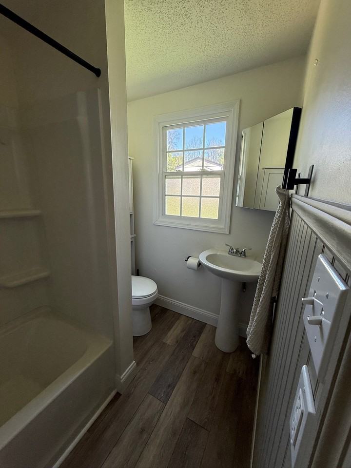 1107 Miller St - Photo 4 of 16