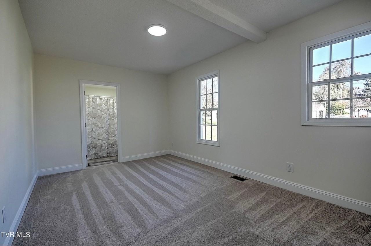 1107 Miller St - Photo 7 of 16