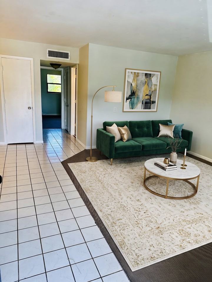2 N Fernwood Ave - Photo 2 of 8