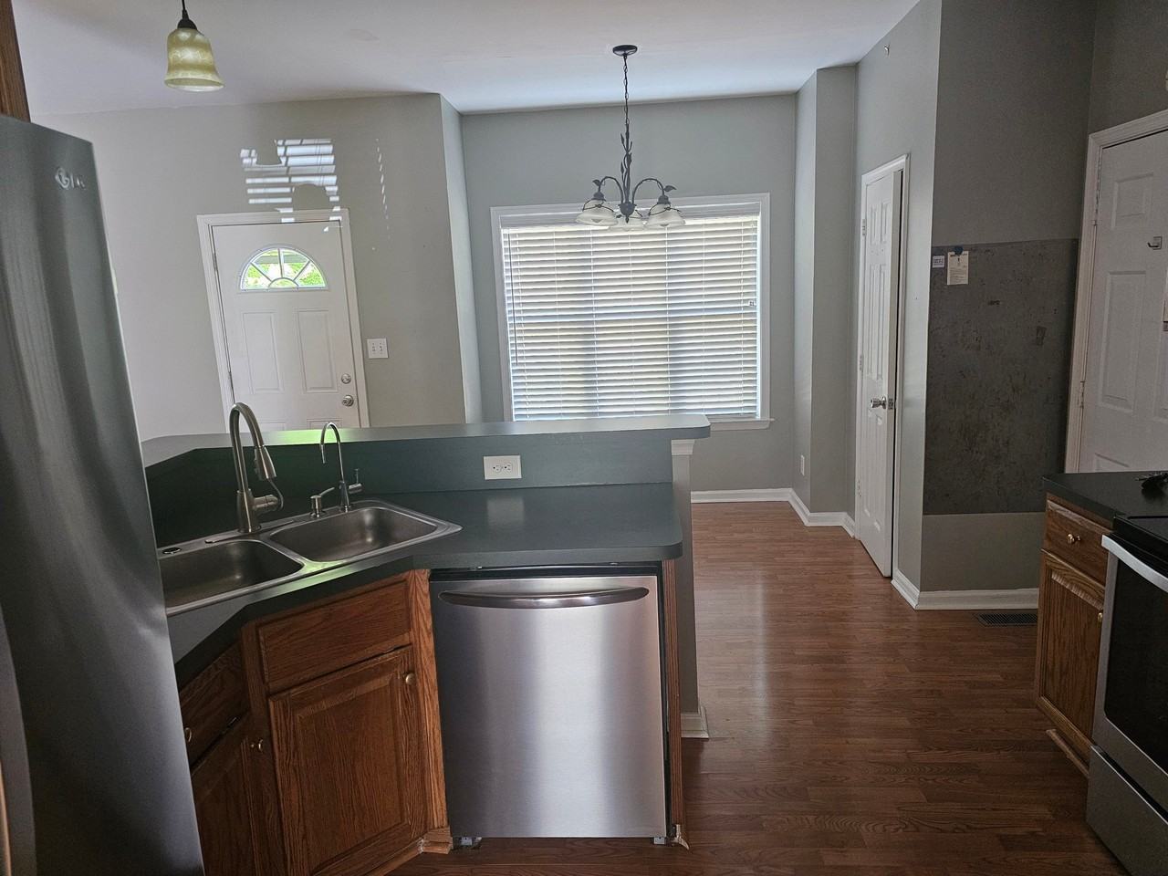 9823 Minuteman Ct - Photo 5 of 20