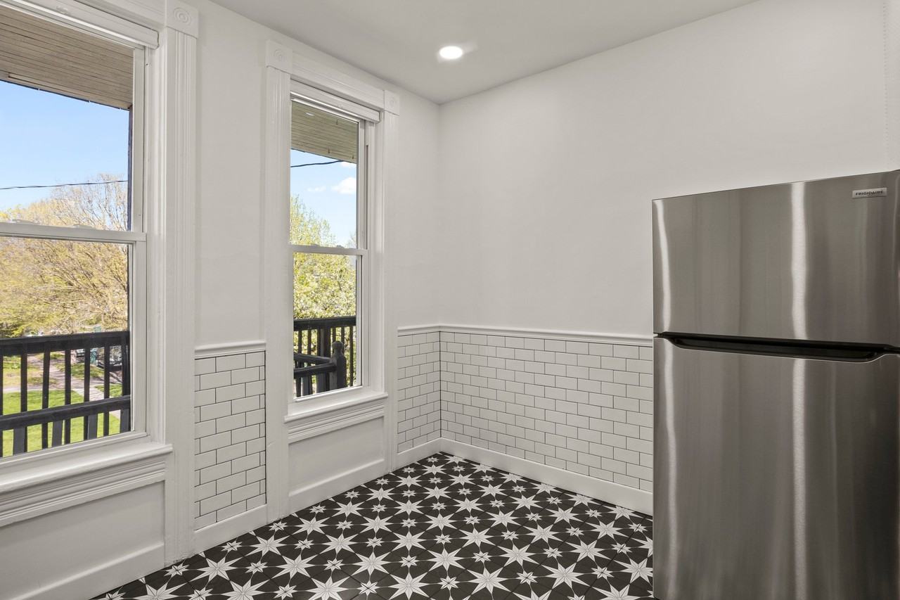 853 Meigs St #B - Photo 2 of 15
