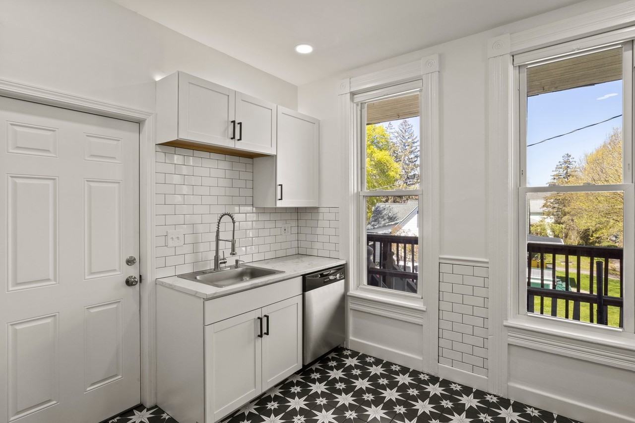 853 Meigs St #B - Photo 3 of 15
