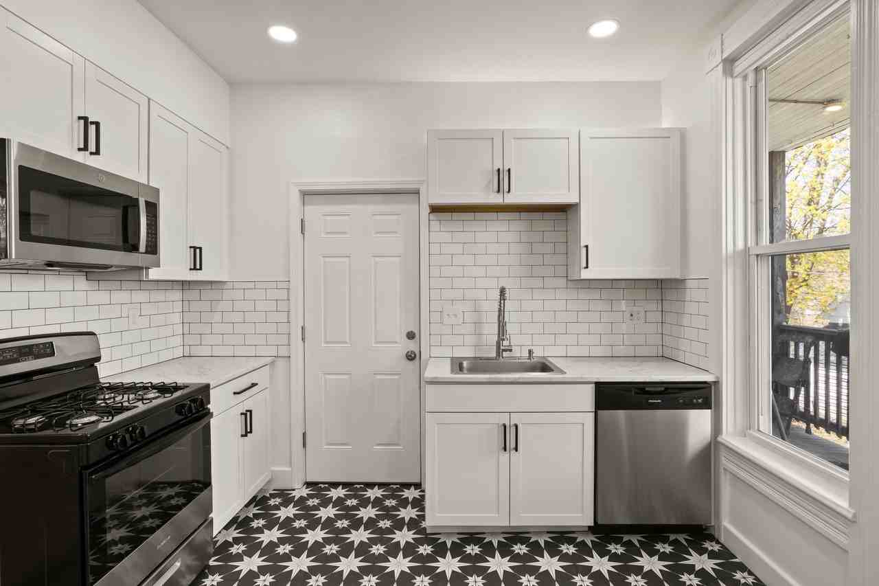 853 Meigs St #B - Photo 4 of 15