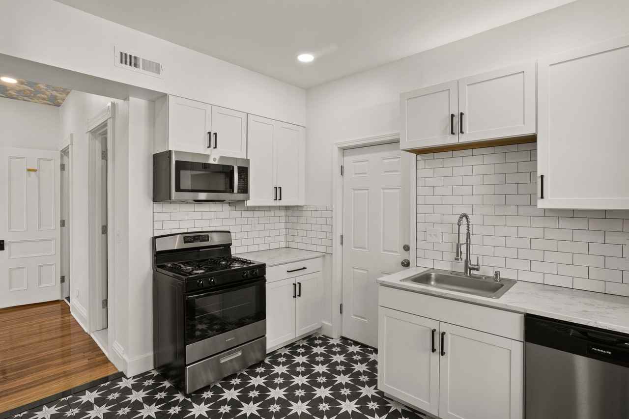 853 Meigs St #B - Photo 5 of 15