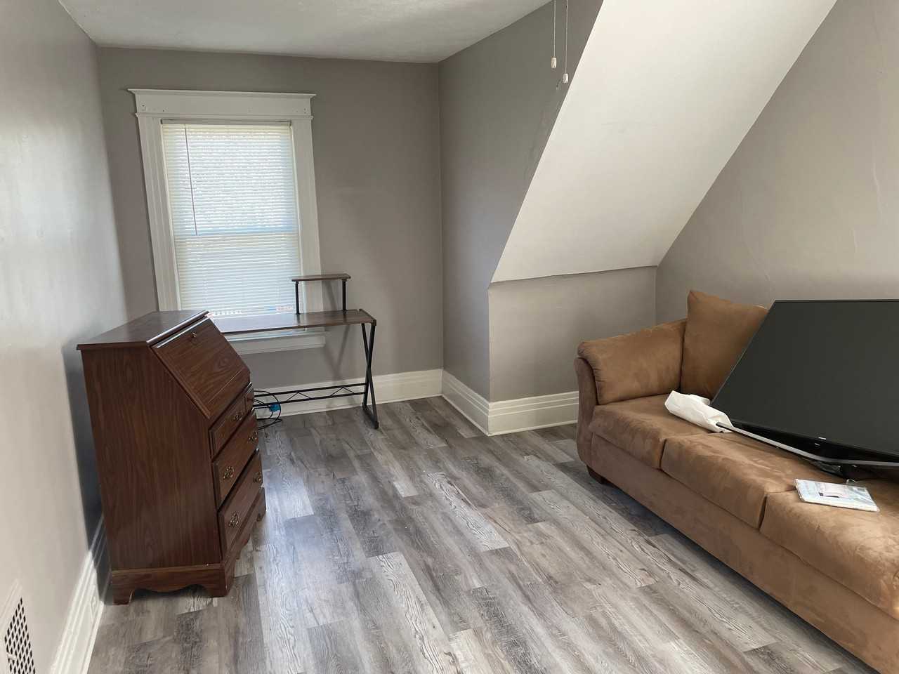 336 Melville St - Photo 3 of 7