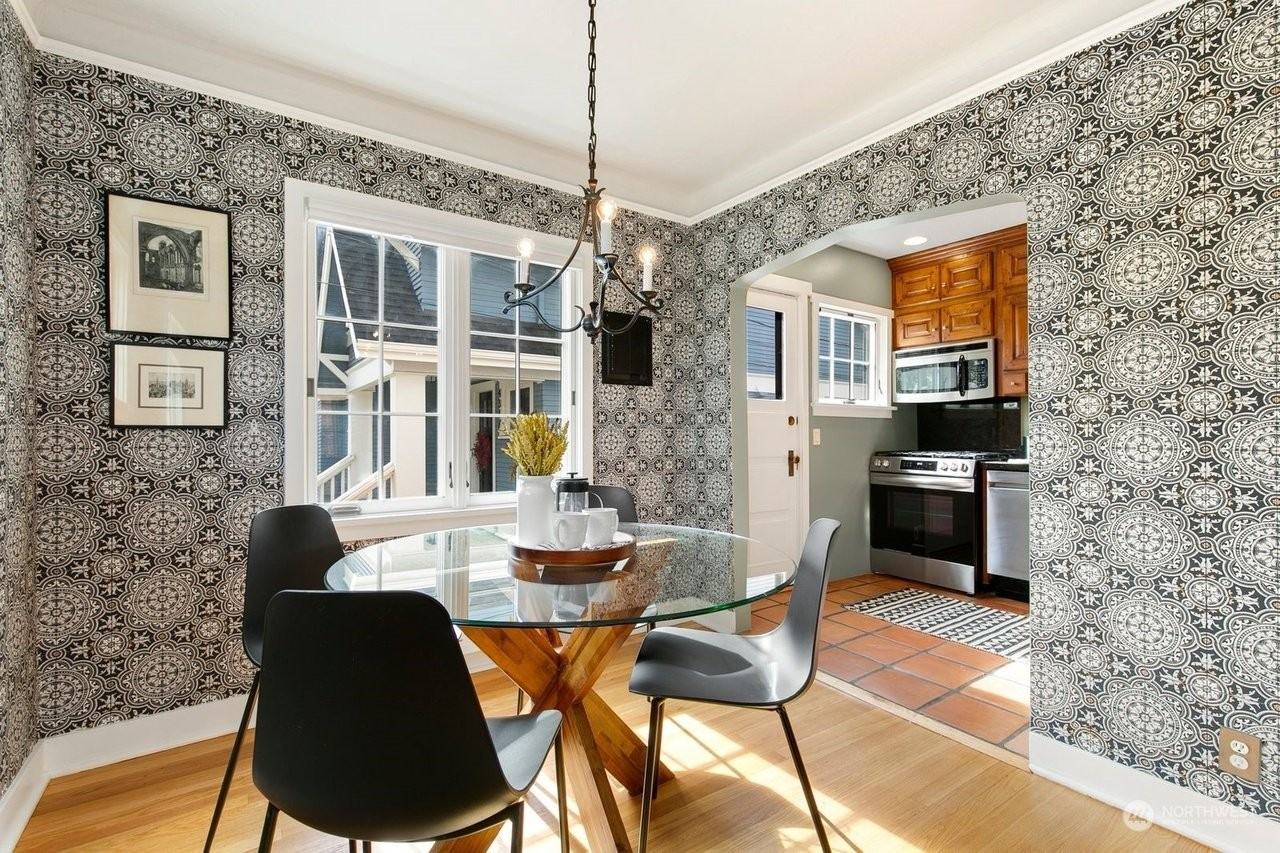4321 Linden Ave N #L - Photo 6 of 15