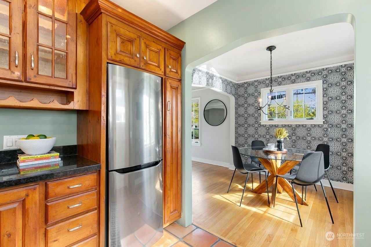4321 Linden Ave N #L - Photo 7 of 15