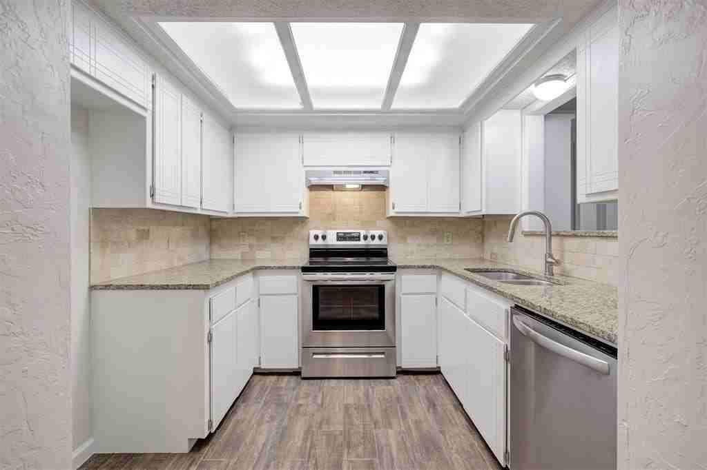 9021 N Rockwell Dr - Photo 7 of 20