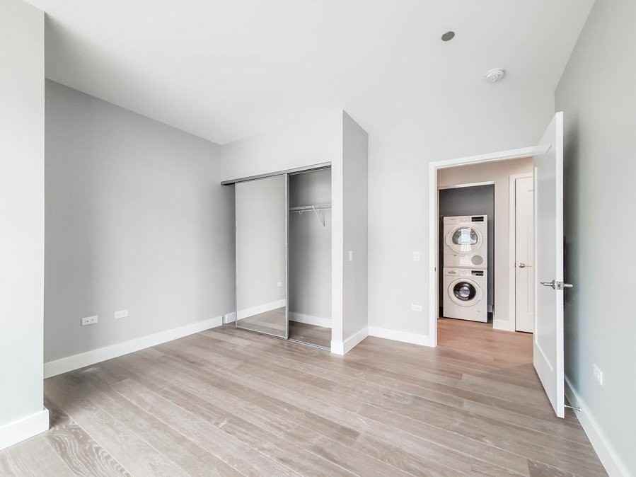 122 W Division St - Photo 5 of 21