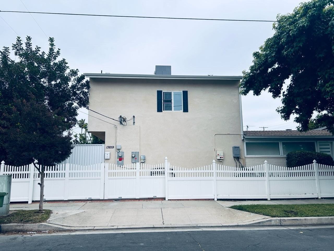 13859 Valerio St - Photo 2 of 21