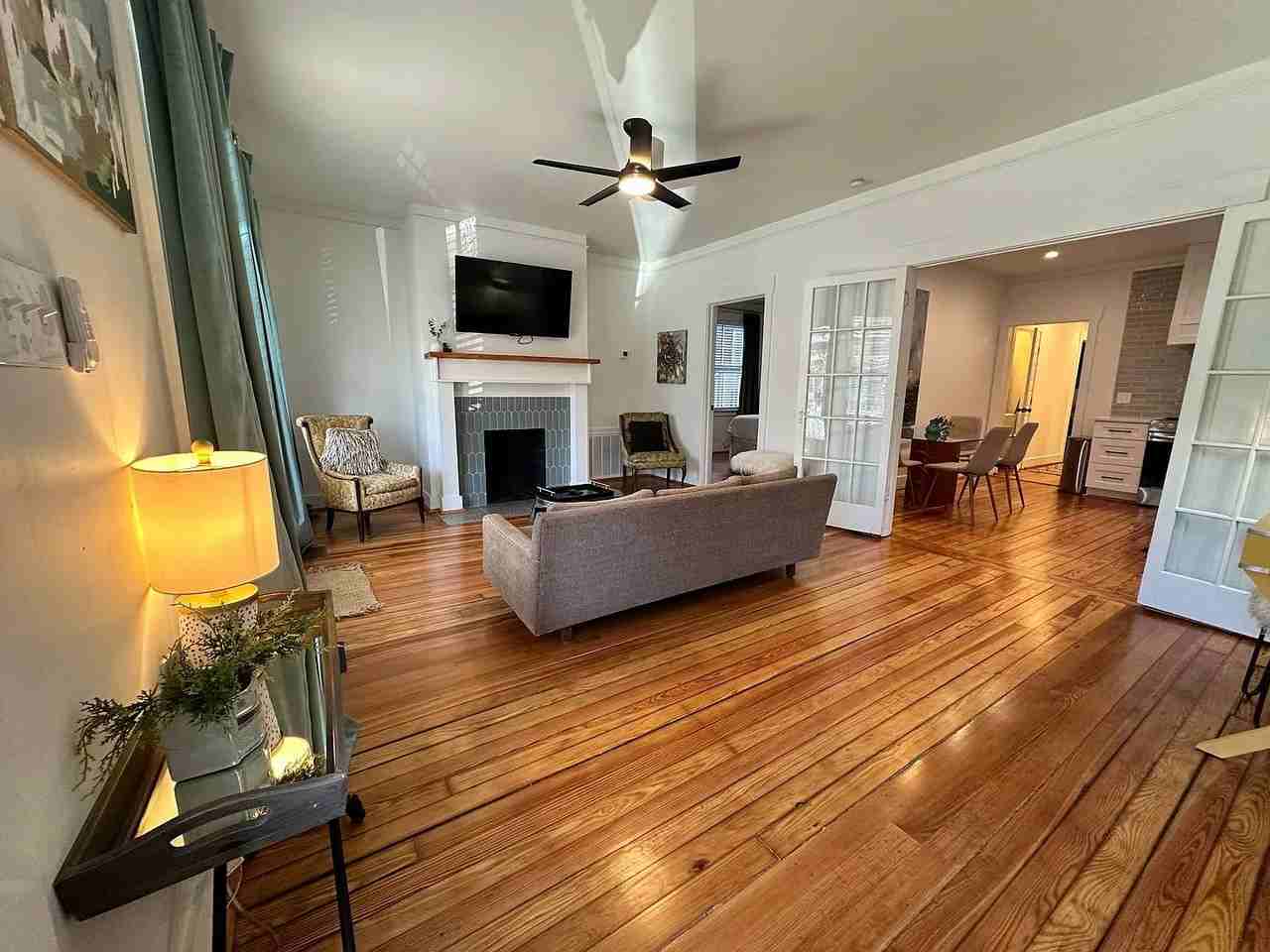 408 E 40th St #410 - Photo 3 of 16