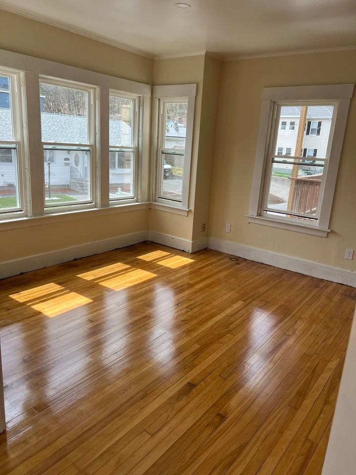 205 Rollstone St #2R - Photo 2 of 7