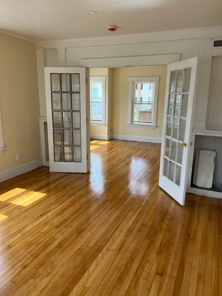 205 Rollstone St #2R - Photo 3 of 7