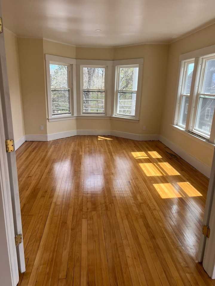 205 Rollstone St #2R - Photo 4 of 7
