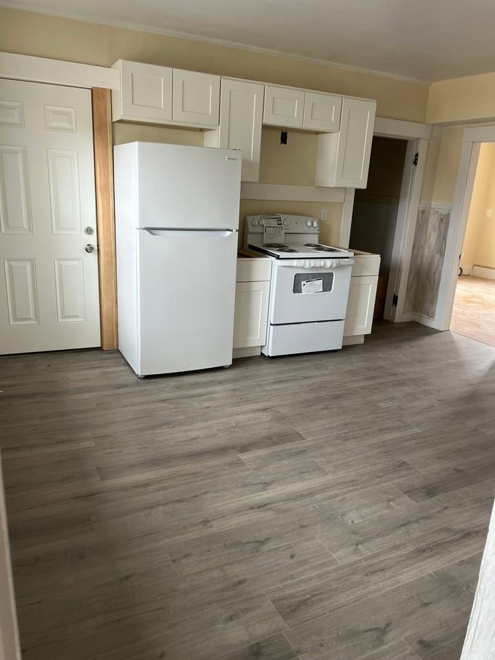 205 Rollstone St #2R - Photo 5 of 7