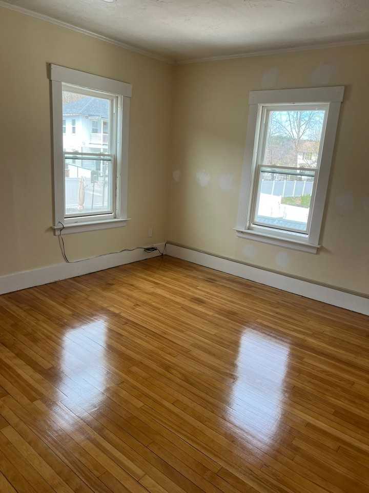205 Rollstone St #2R - Photo 6 of 7