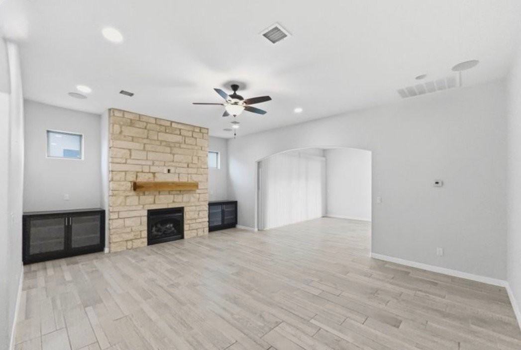 2413 Tony Harper St - Photo 3 of 20