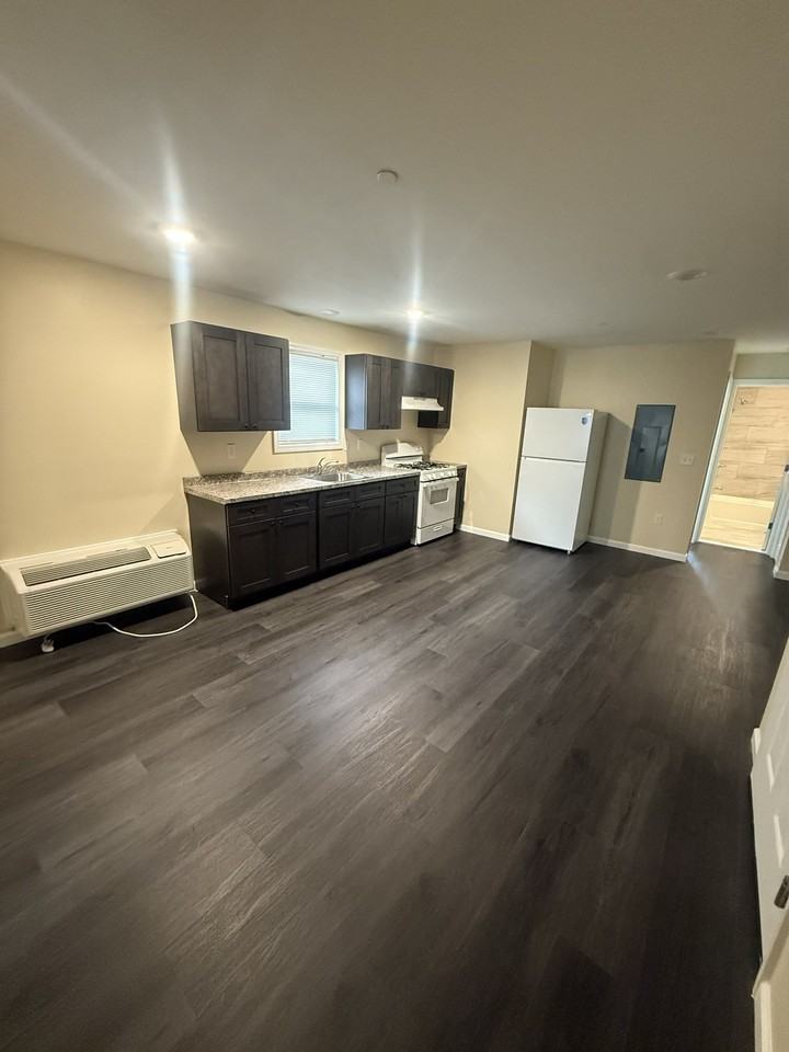 219 Redmond St #201 - Photo 2 of 6