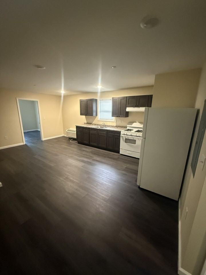 219 Redmond St #201 - Photo 3 of 6