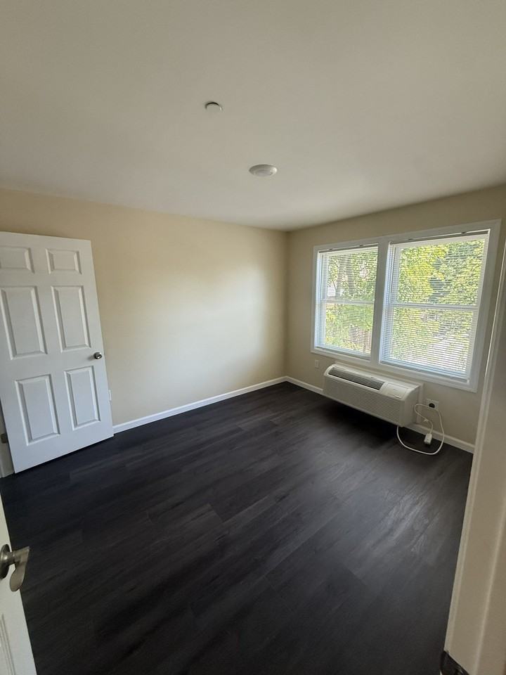 219 Redmond St #201 - Photo 4 of 6