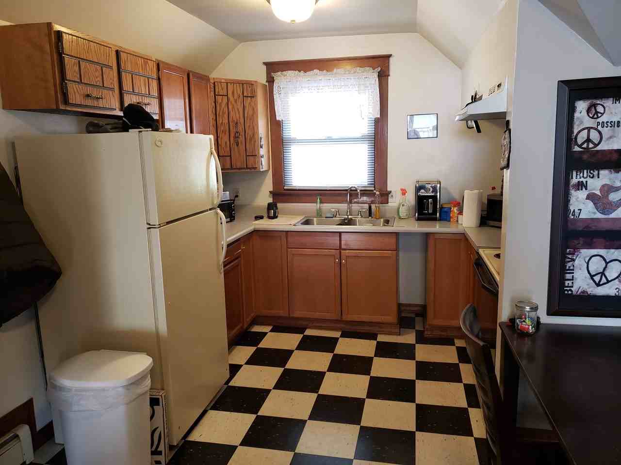 521 W 10th St #3 - Photo 3 of 16