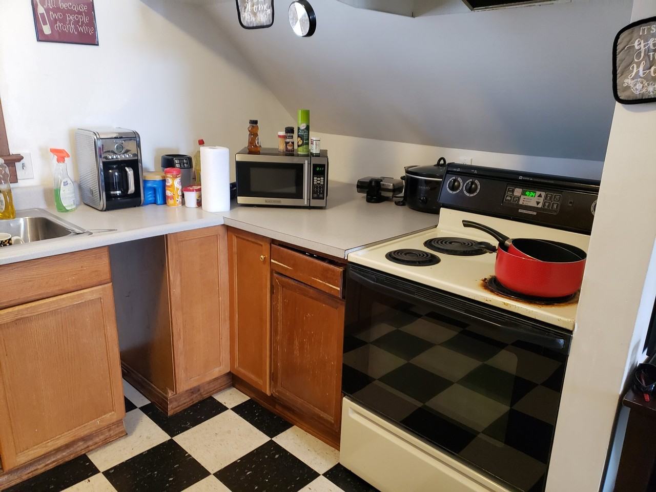 521 W 10th St #3 - Photo 4 of 16