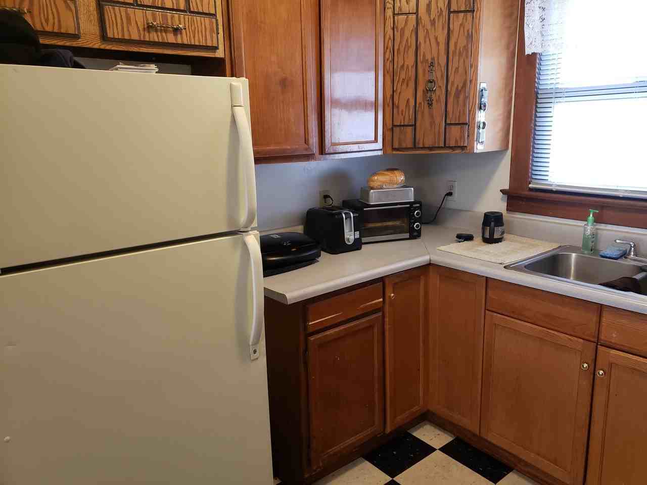 521 W 10th St #3 - Photo 5 of 16
