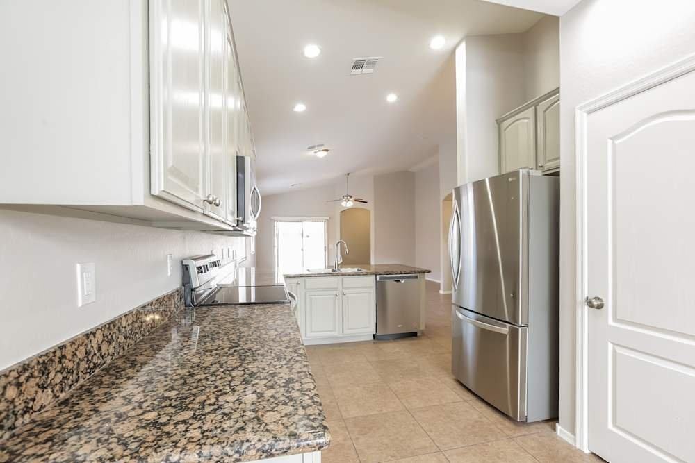3729 W Apollo Rd - Photo 3 of 11
