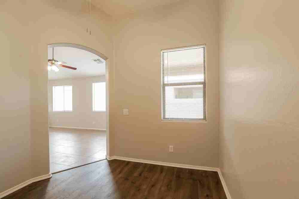 3729 W Apollo Rd - Photo 6 of 11