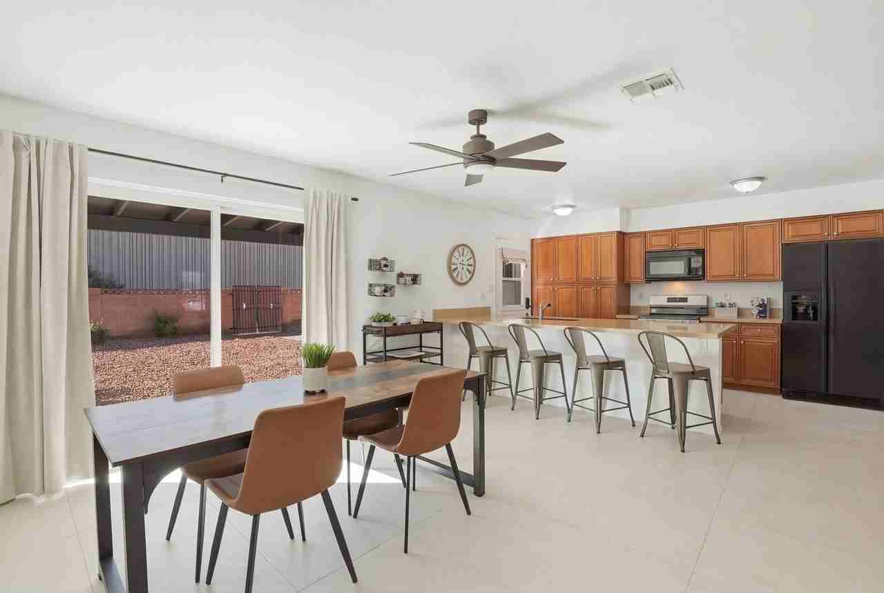313 E Riviera Dr - Photo 5 of 11