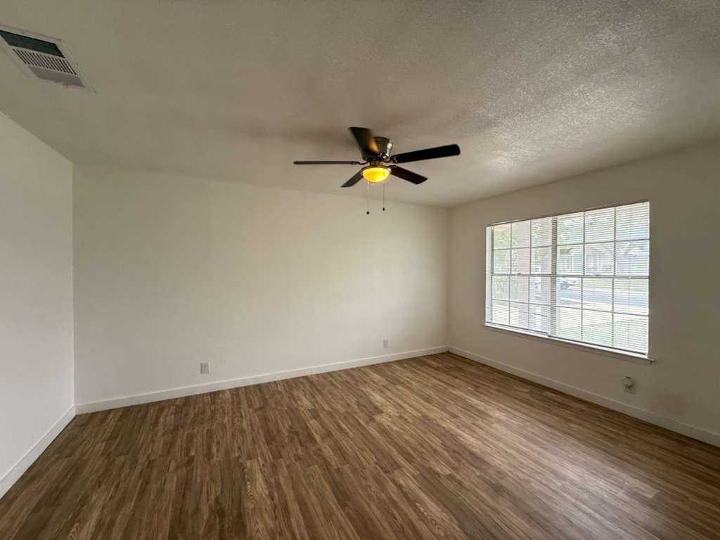 7318 Glen Trl - Photo 4 of 16