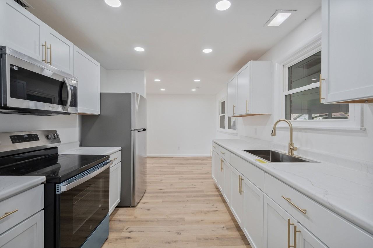 3706 S Park Rd - Photo 2 of 11