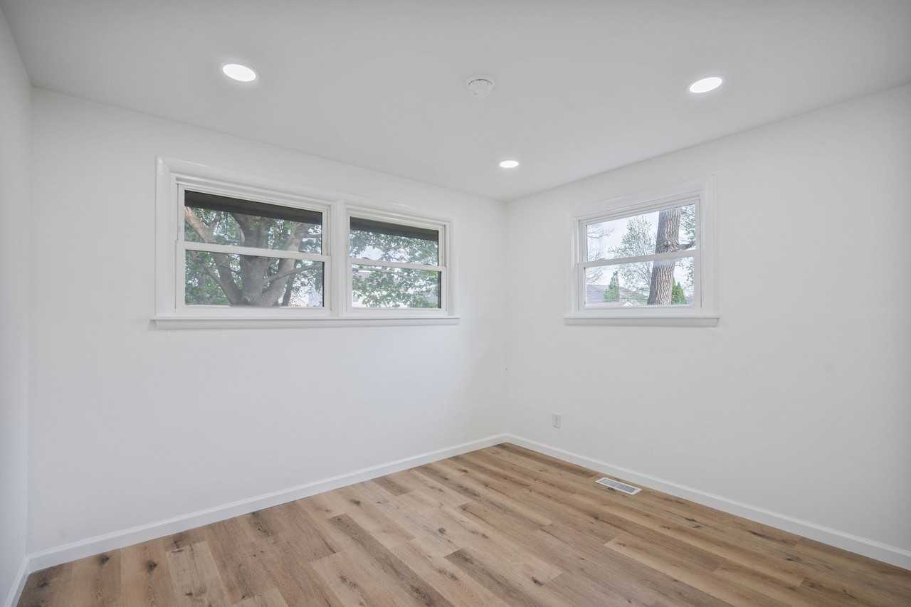 3706 S Park Rd - Photo 4 of 11