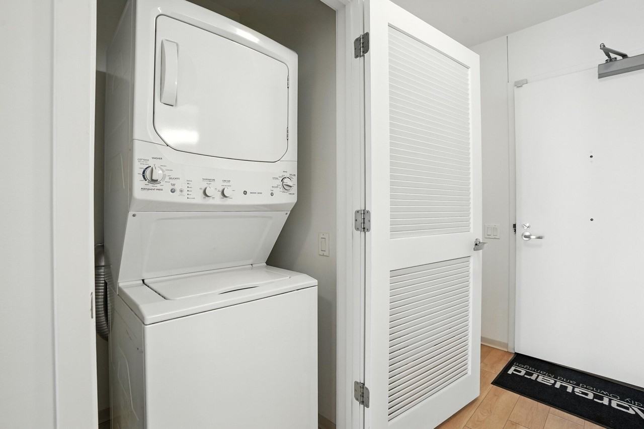 336 E Wacker Dr - Photo 5 of 14