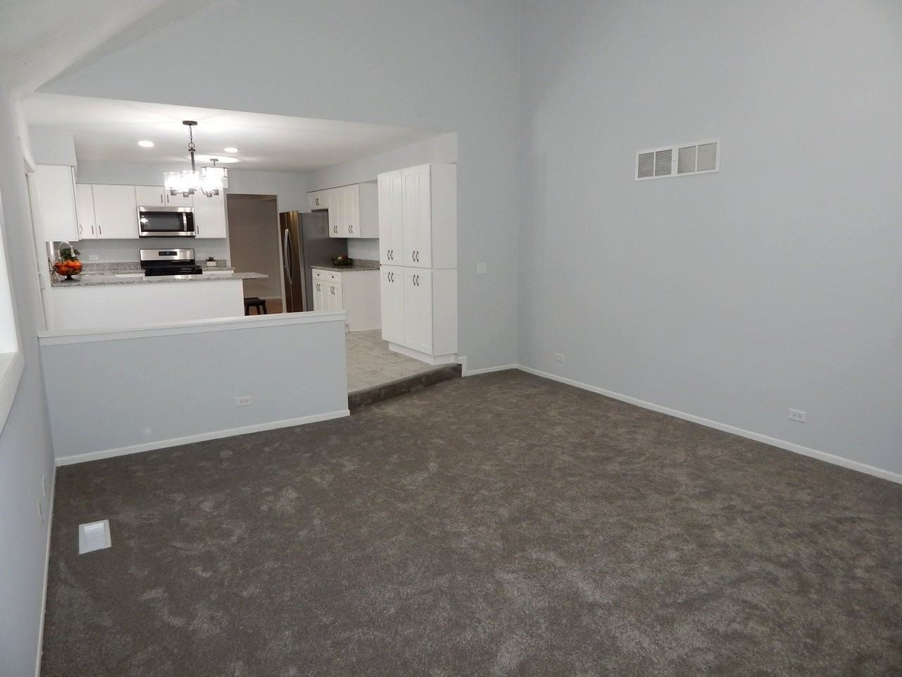2812 Springdale Cir - Photo 4 of 12