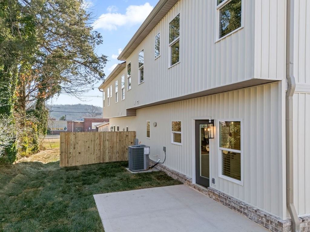 102 Jenks Bostic Lane - Photo 2 of 20