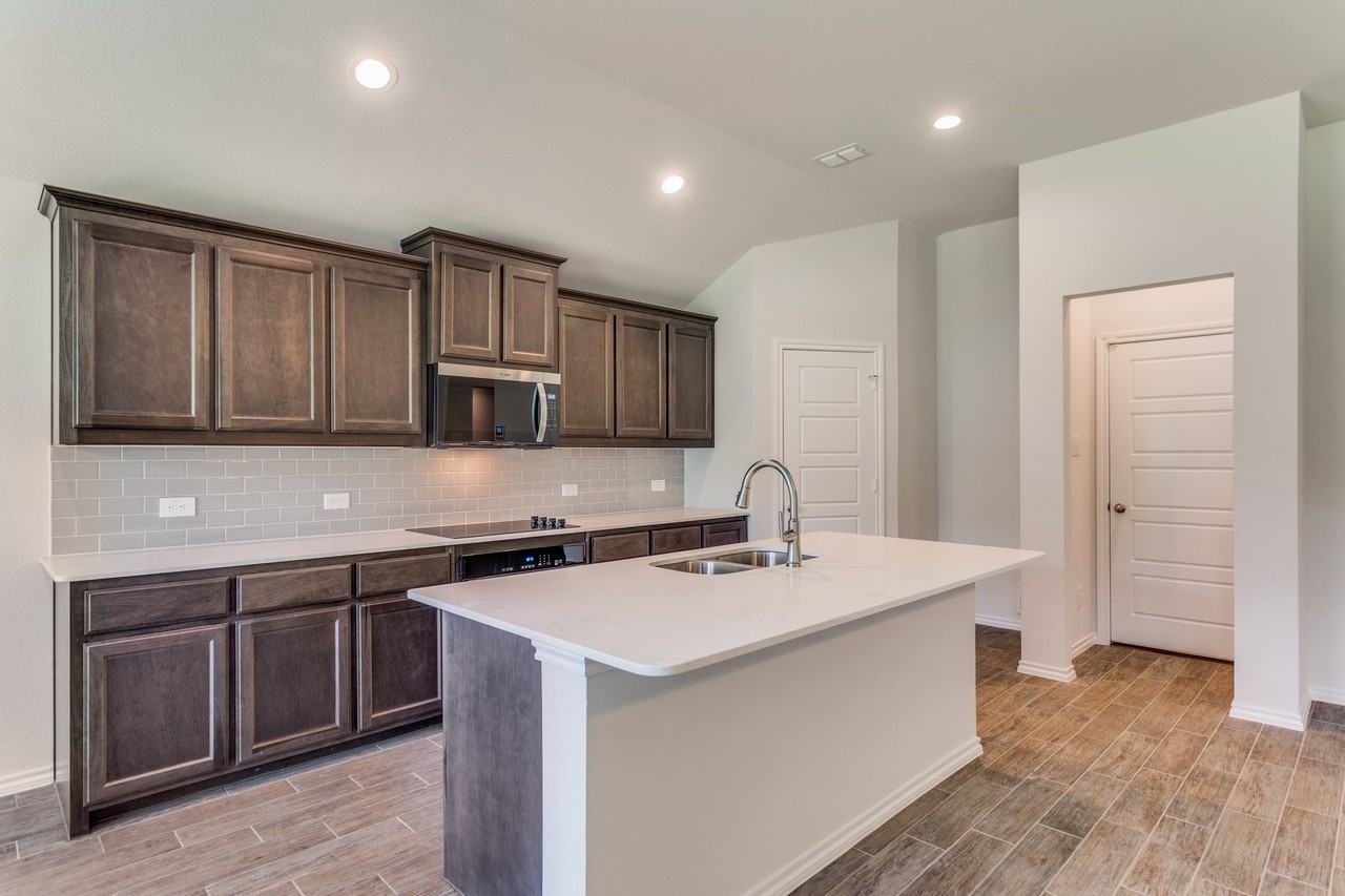 2629 Streamside Dr - Photo 6 of 18