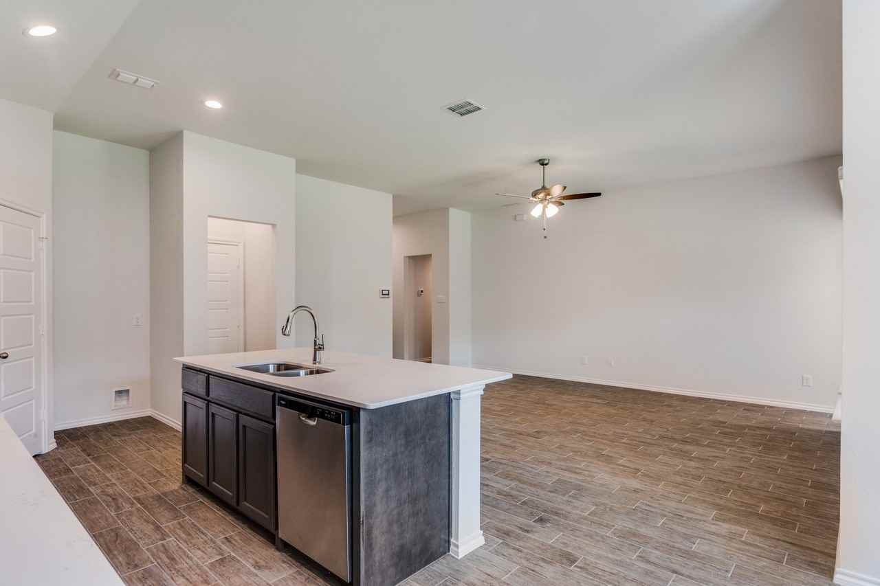 2629 Streamside Dr - Photo 7 of 18