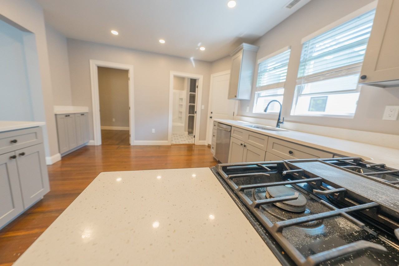 42 Vernal St - Photo 3 of 14