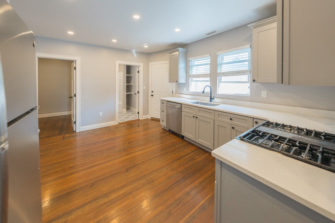 42 Vernal St - Photo 4 of 14
