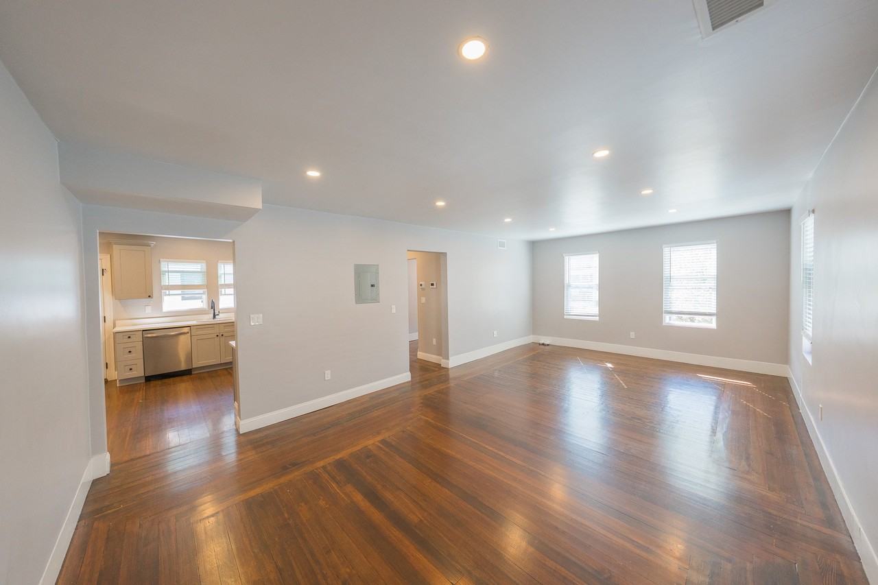 42 Vernal St - Photo 7 of 14