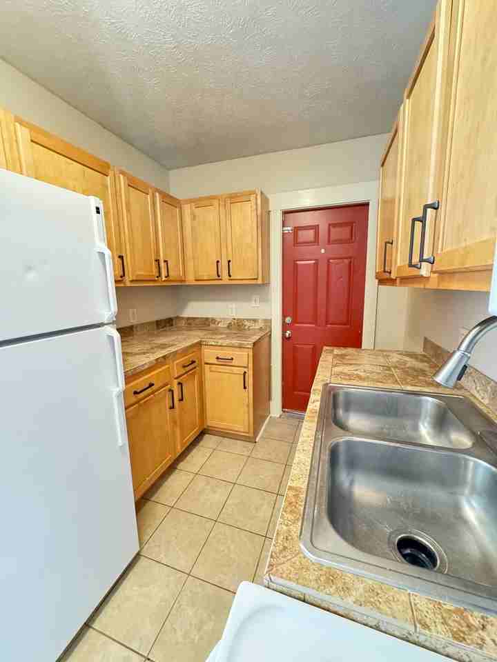 1605 D St - Photo 4 of 15