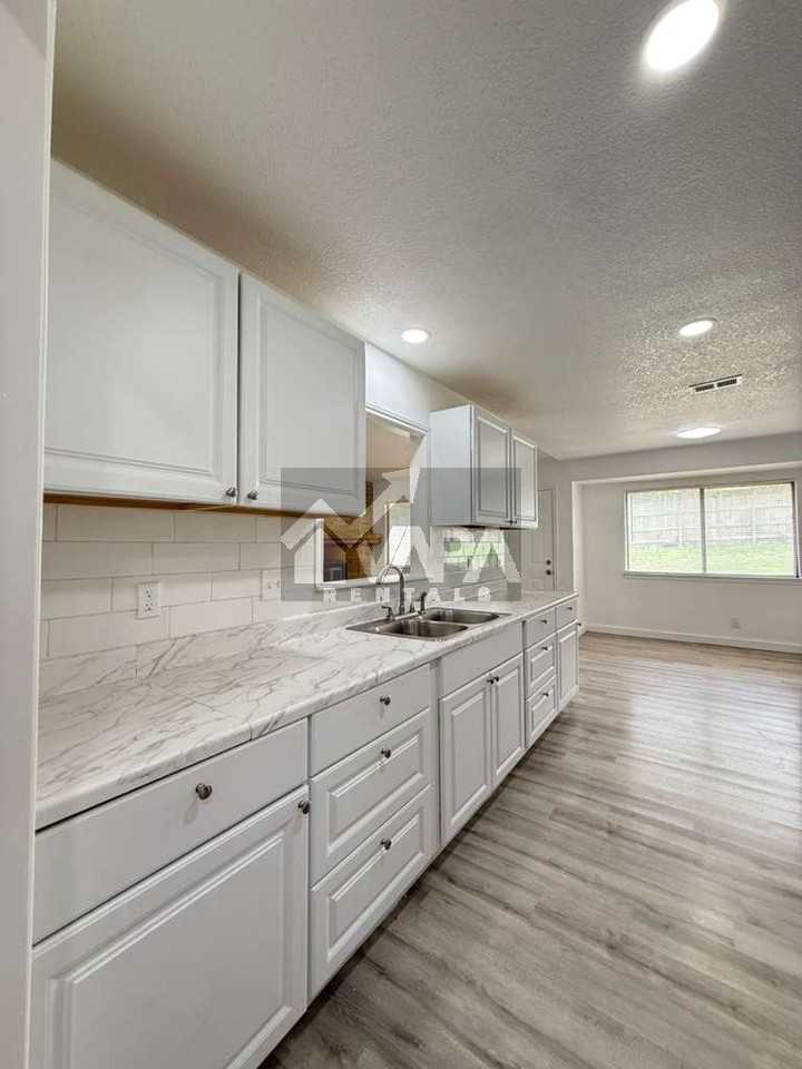 5679 Wood Oak - Photo 4 of 20
