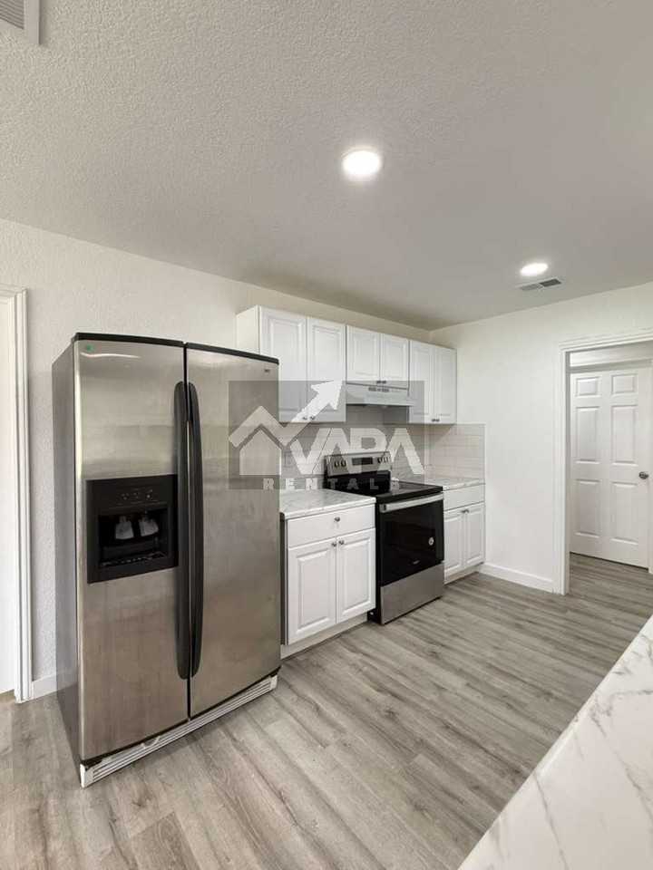 5679 Wood Oak - Photo 6 of 20