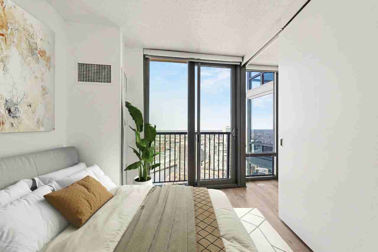 433 W Grand Ave - Photo 4 of 20
