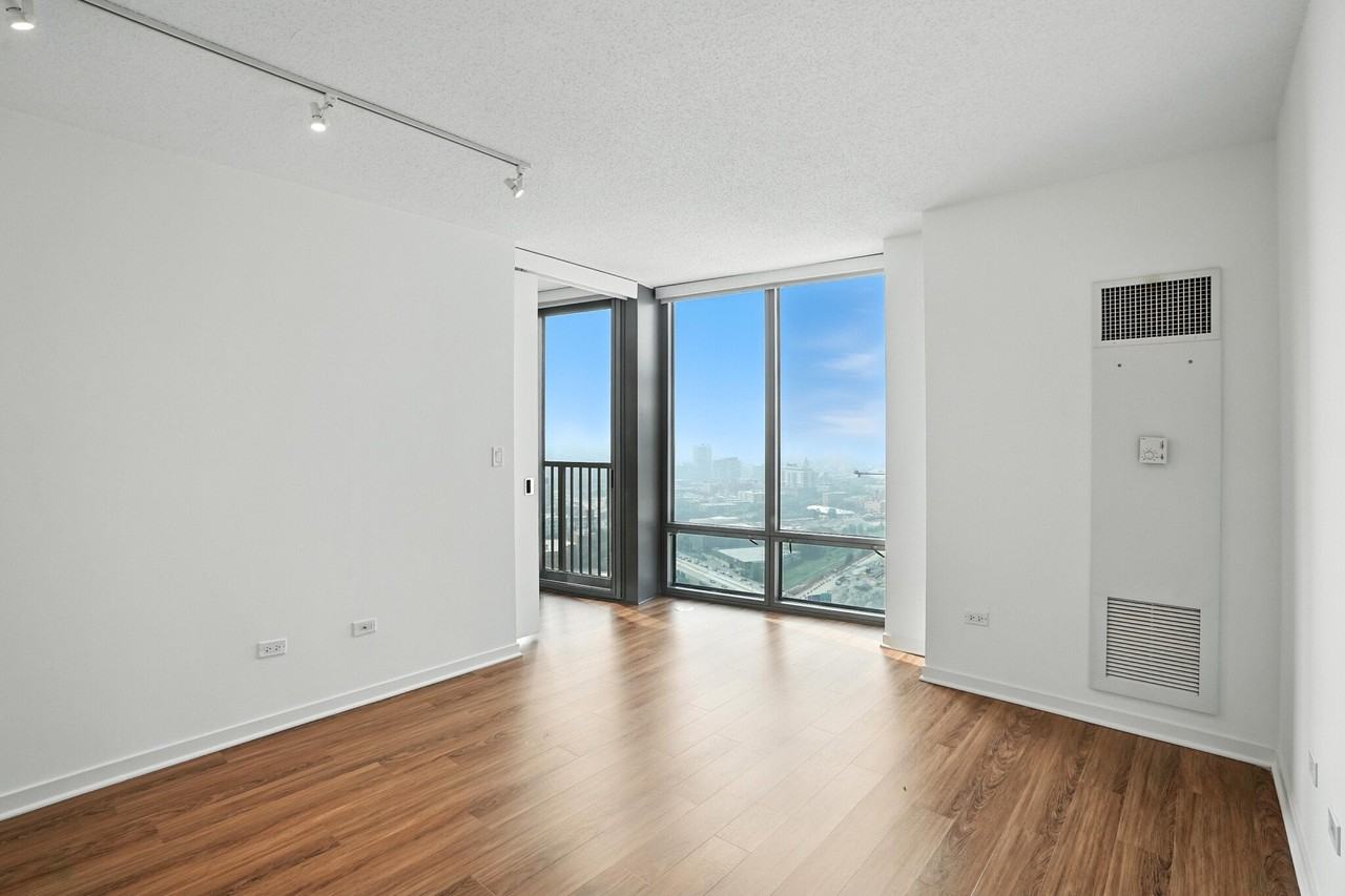 433 W Grand Ave - Photo 6 of 20