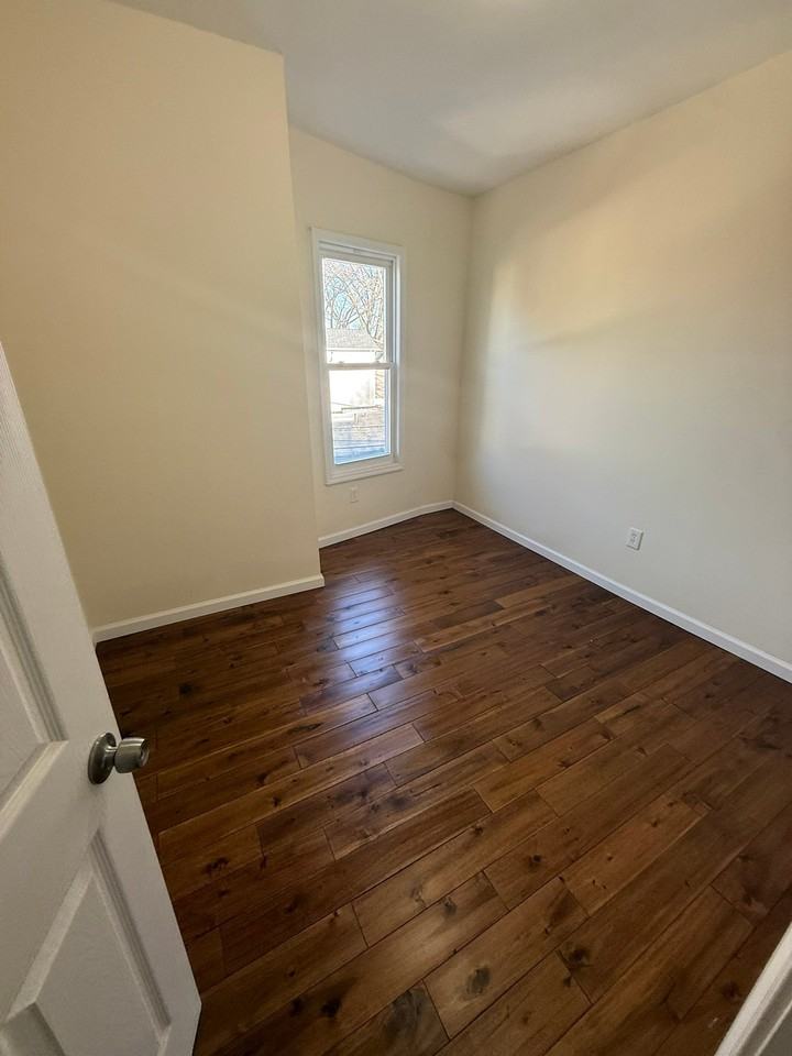 825 S 15th St #3R - Photo 3 of 9