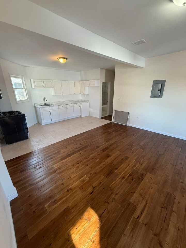 825 S 15th St #3R - Photo 4 of 9